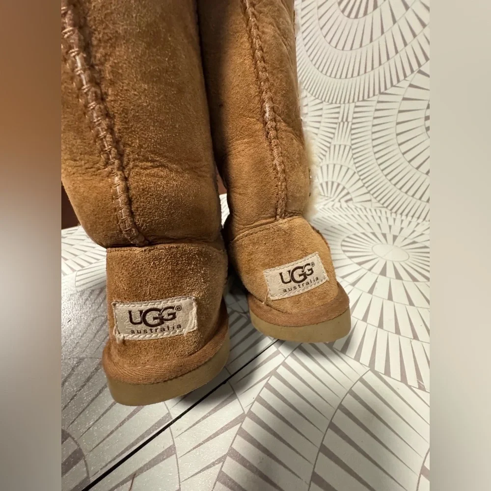 UGG Girls Bailey Boots 3 Buttons‎ Size 13 Chestnut
